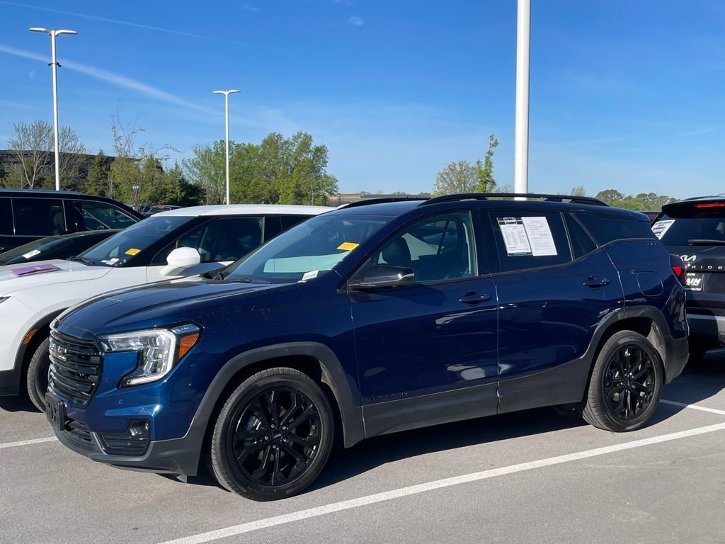 Used 2022 GMC Terrain SLT w/ Tech Package image 4