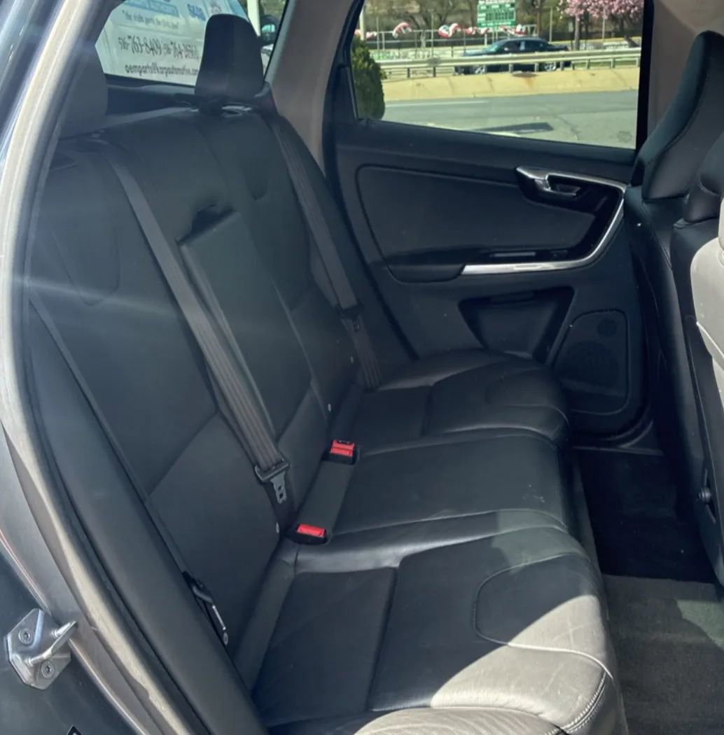 Used 2016 Volvo XC60 T6 w/ Proximity Package AWD/4WD image 17