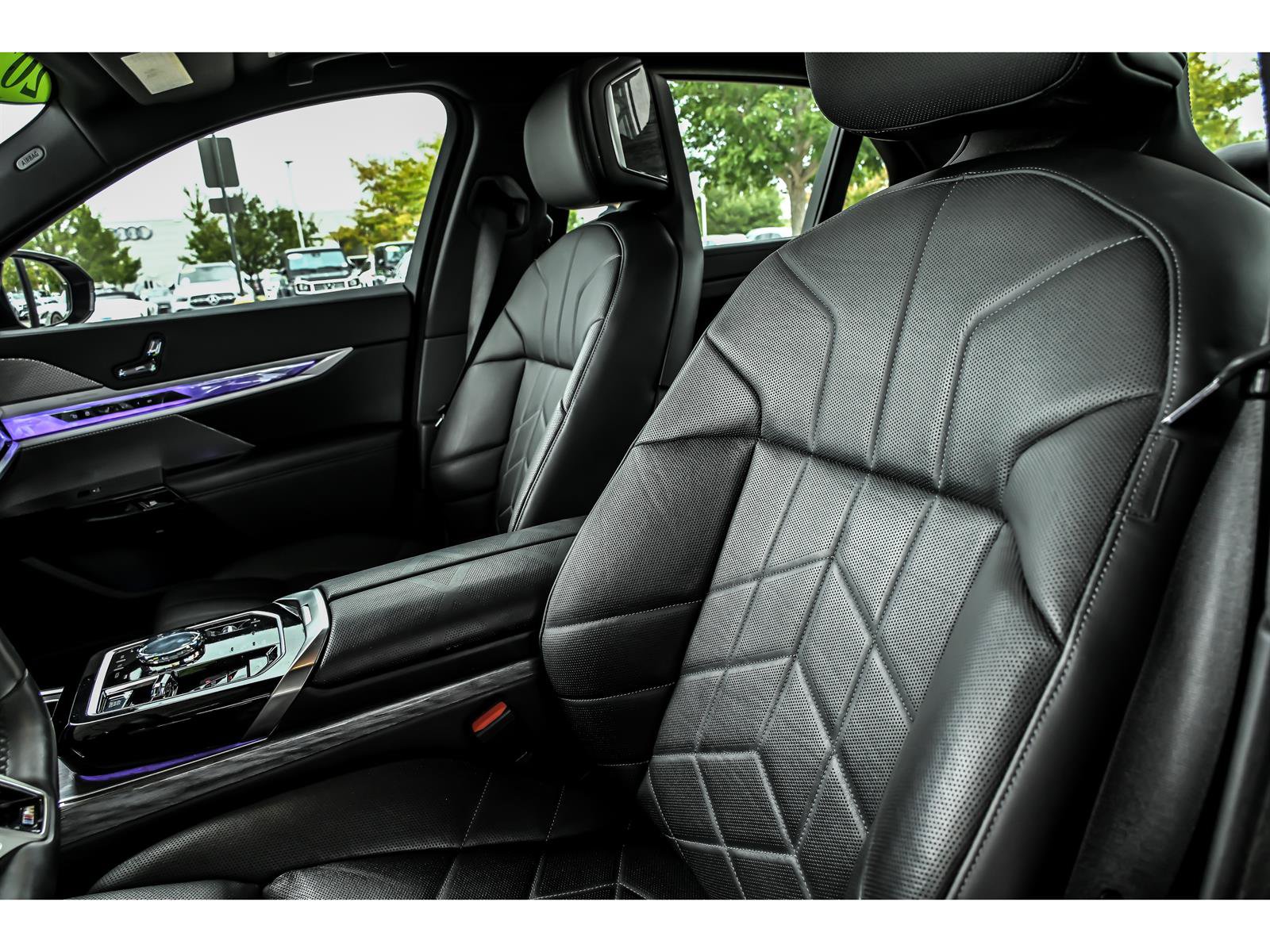 Used 2023 BMW 760i xDrive AWD/4WD image 12