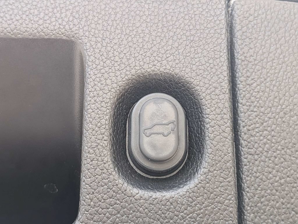 Used 2019 Cadillac Escalade Premium Luxury RWD image 14