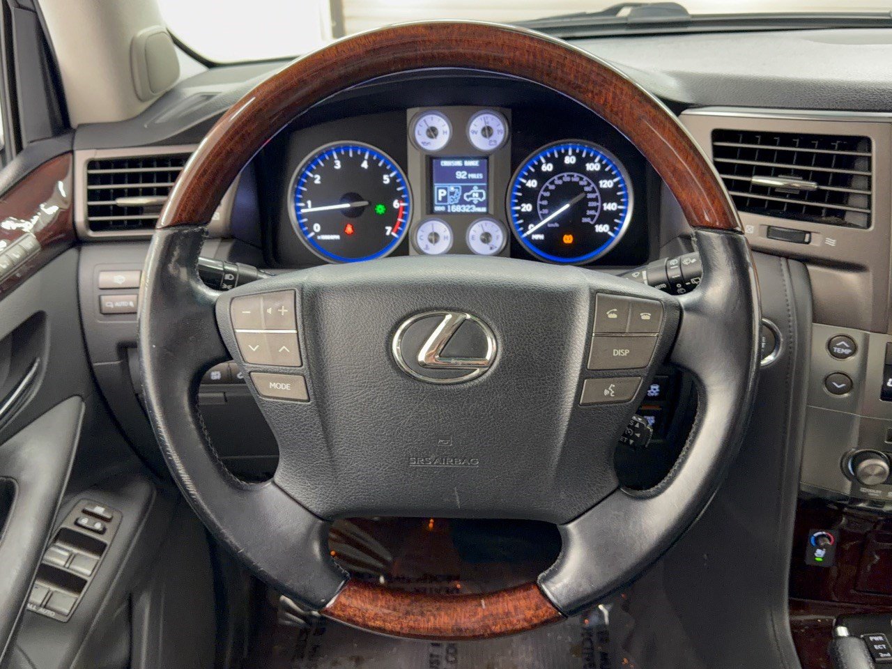 Used 2010 Lexus LX 570 4WD w/ Luxury Pkg image 10