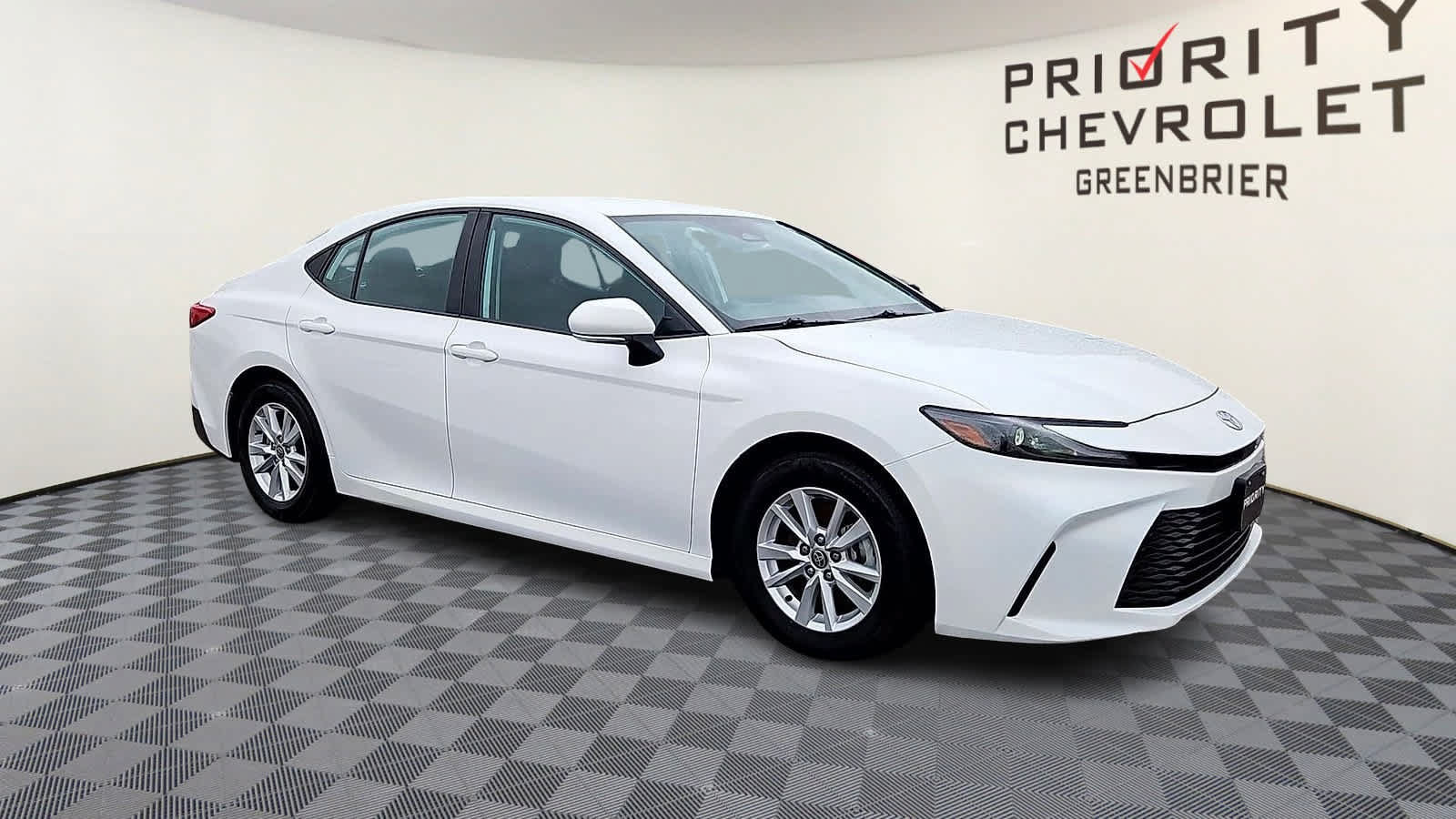 Used 2025 Toyota Camry LE FWD image 2