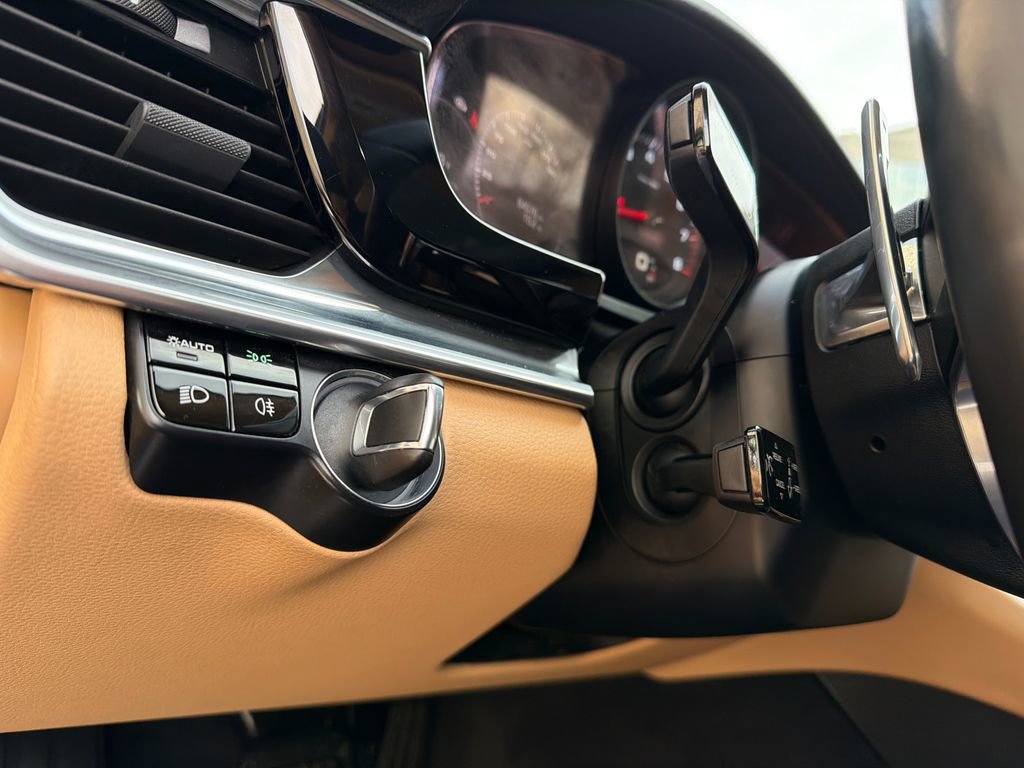 Used 2018 Porsche Panamera 4 w/ Premium Package Plus image 40