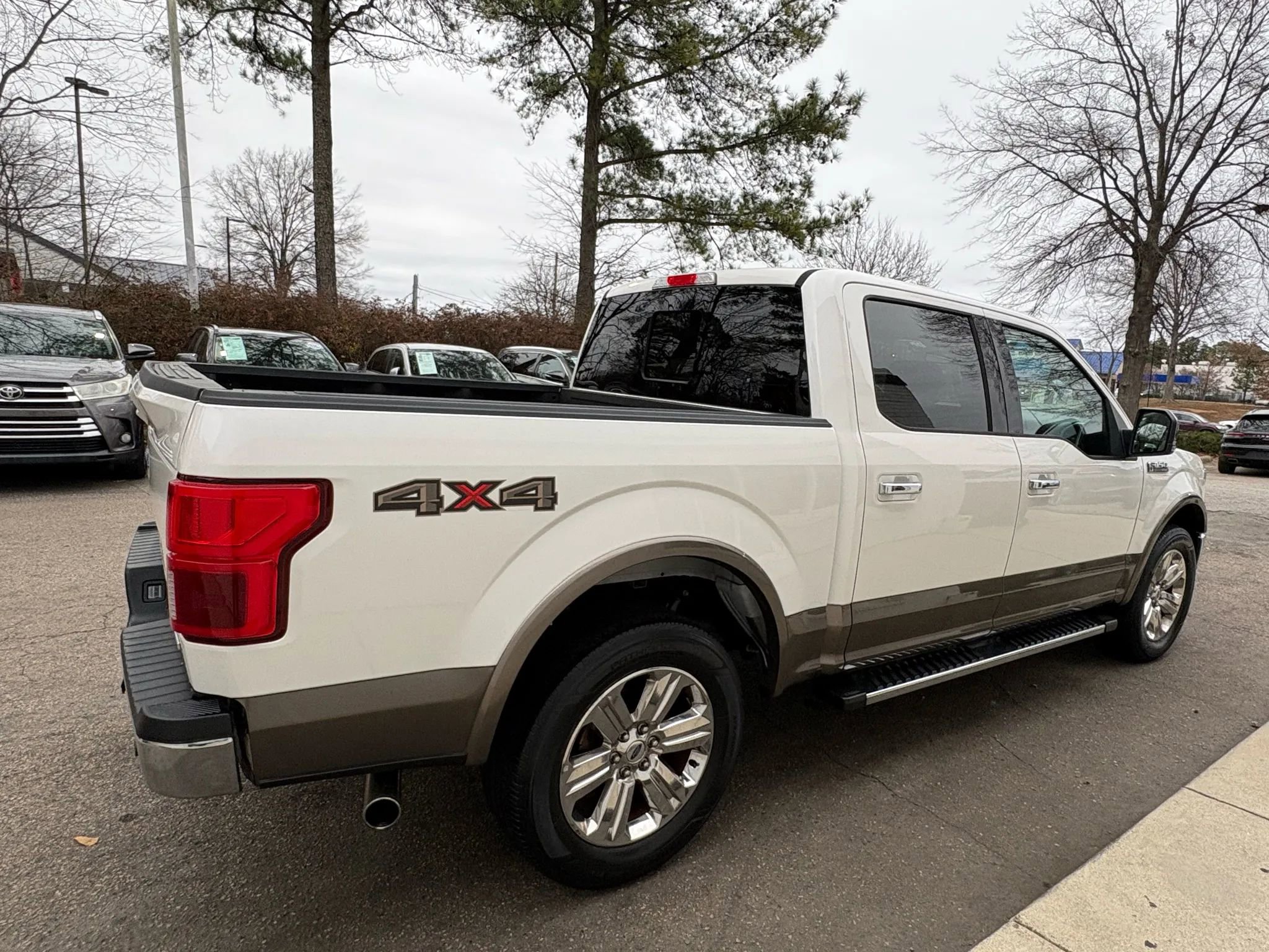 Used 2018 Ford F150 Lariat w/ Equipment Group 502A Luxury image 6