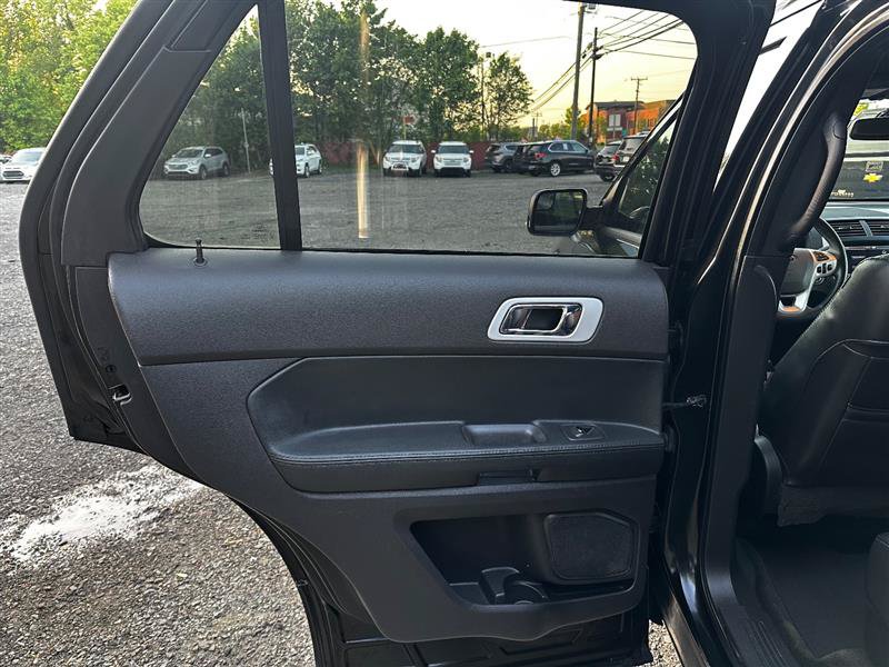 Used 2015 Ford Explorer Limited w/ Equipment Group 301A AWD/4WD image 16