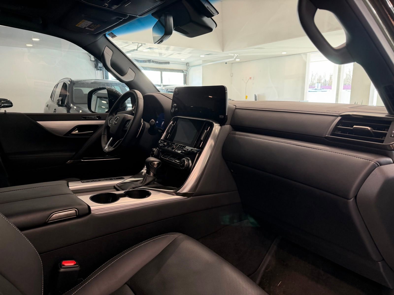 Used 2024 Lexus LX 600 F Sport image 8