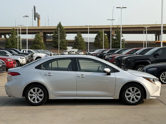 Used 2021 Toyota Corolla LE w/ Carpet Mat Package (TMS) FWD image 3