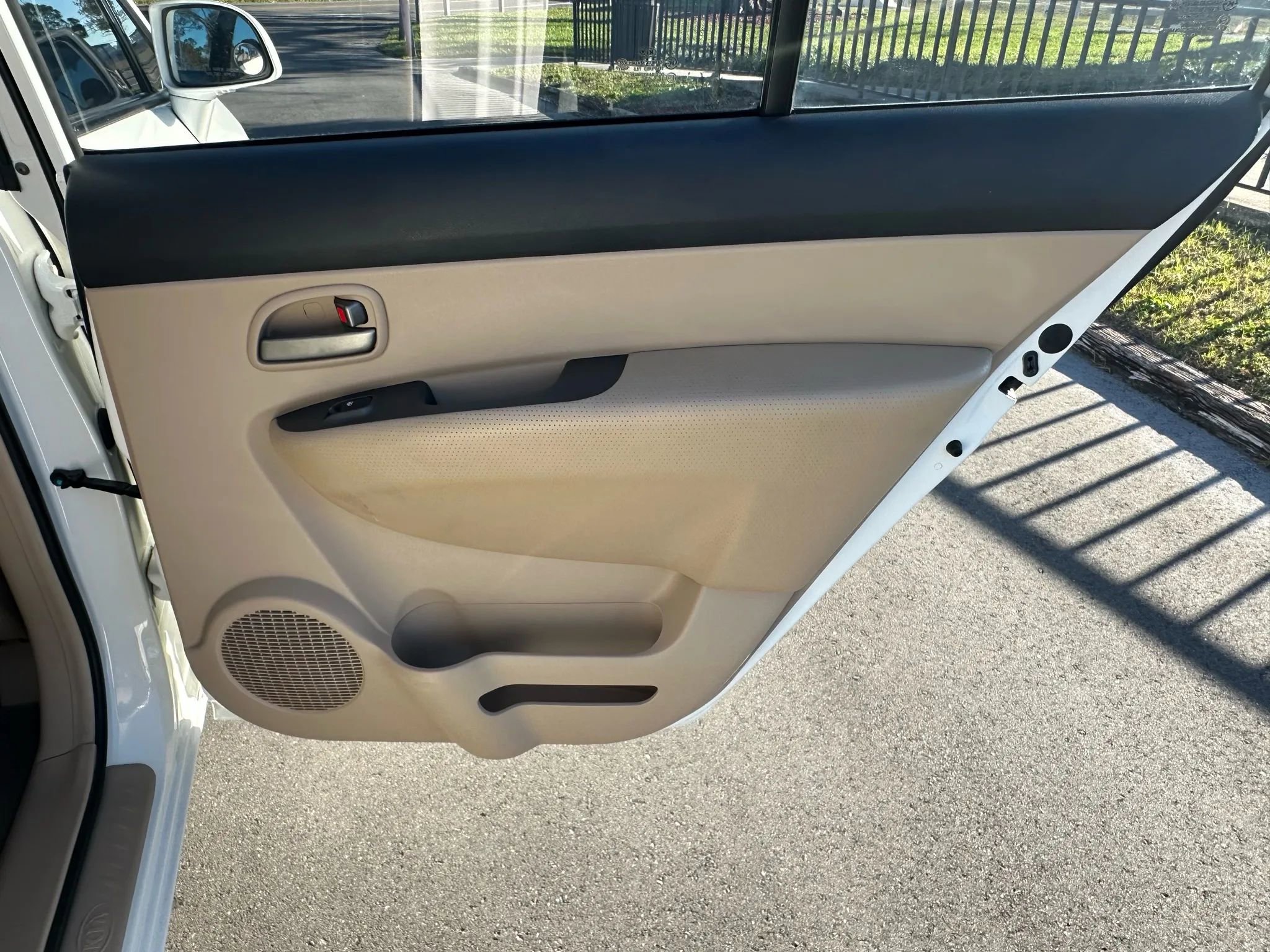 Used 2007 Kia Rondo EX w/ Premium Pkg image 24