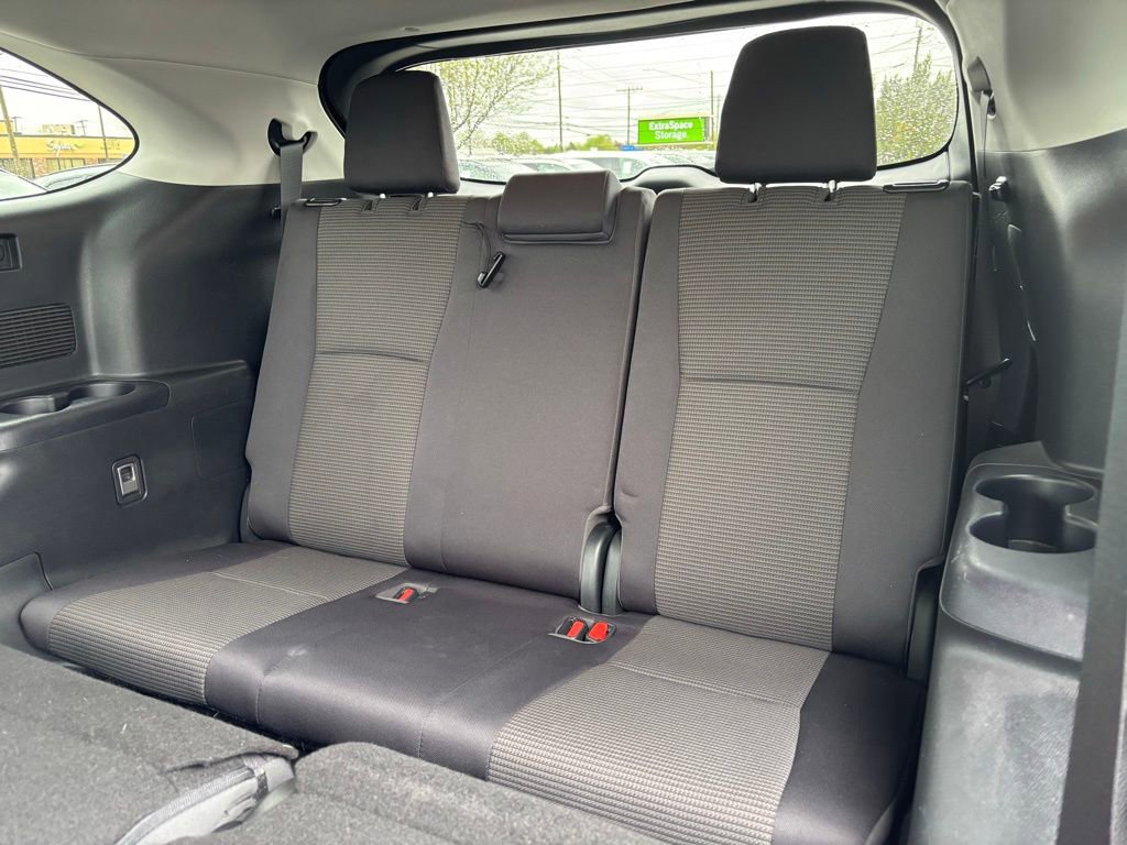 Used 2021 Toyota Highlander LE AWD/4WD image 22