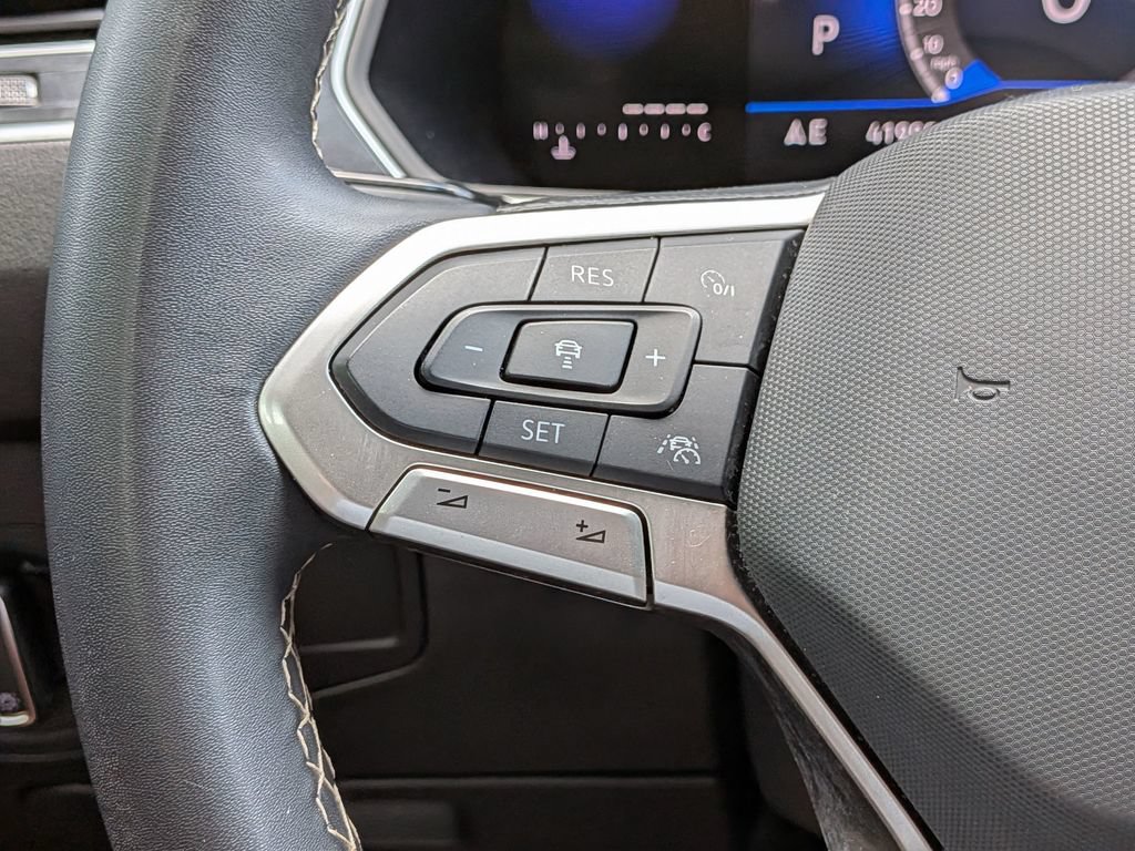 Used 2024 Volkswagen Tiguan SE AWD/4WD image 16
