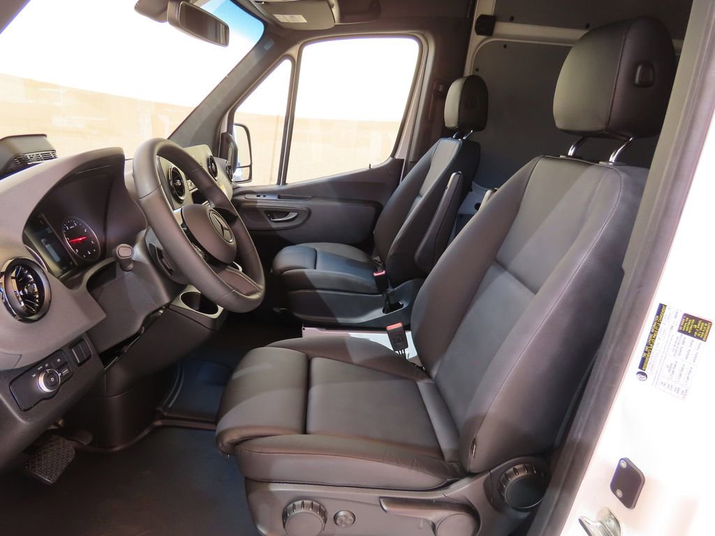 Used 2025 Mercedes-Benz Sprinter 2500 image 19