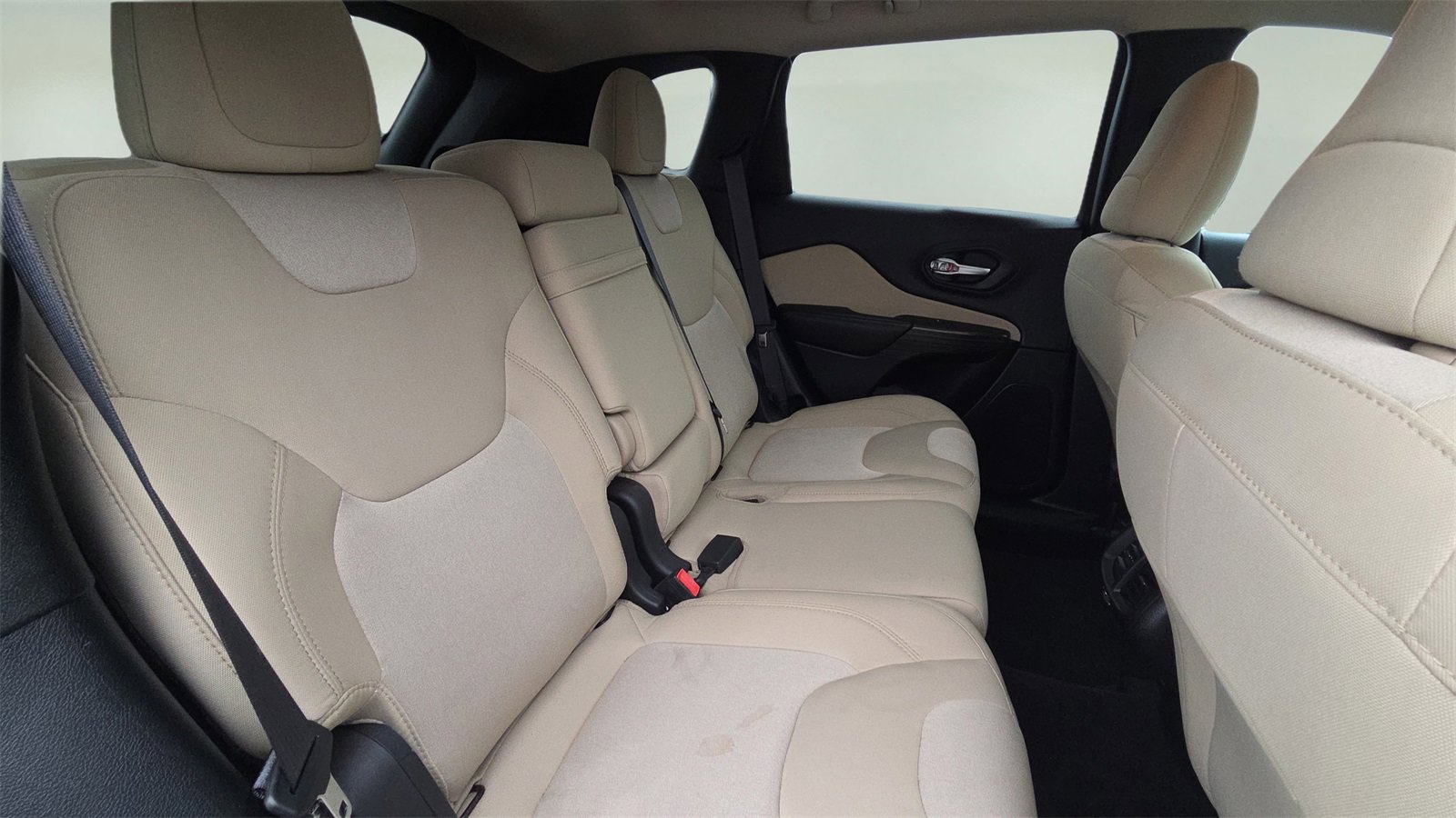 Used 2016 Jeep Cherokee Sport image 17