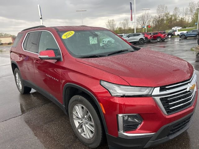 Used 2023 Chevrolet Traverse LT FWD image 3