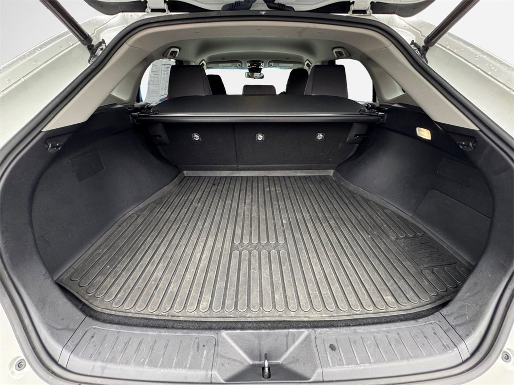 Used 2023 Toyota Venza LE image 32