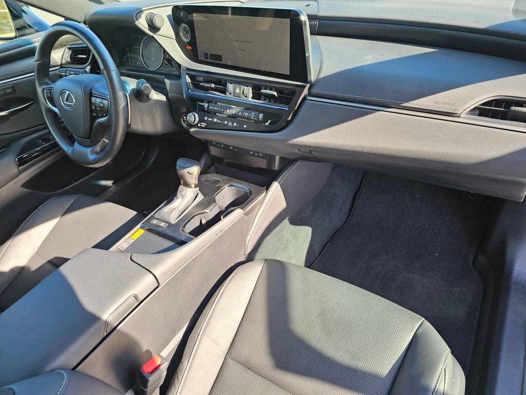 Used 2025 Lexus ES 300h w/ Premium Package FWD image 13