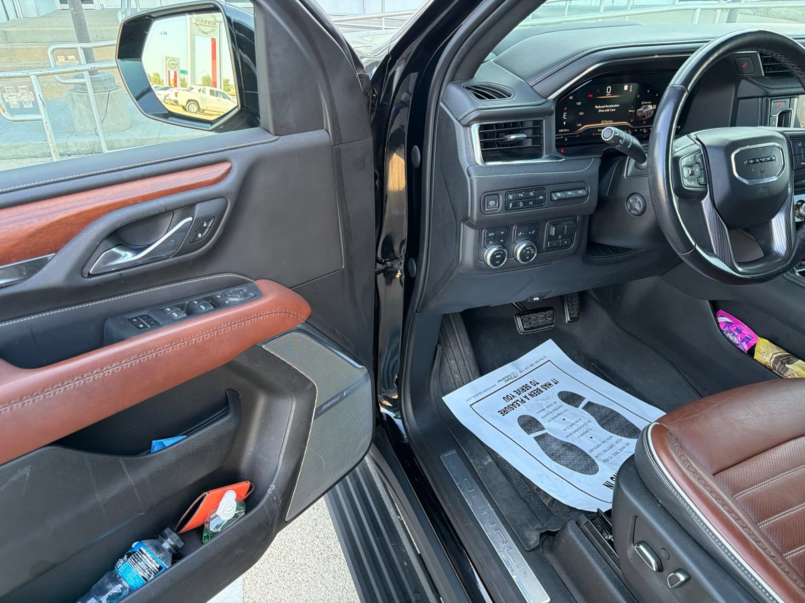Used 2023 GMC Yukon XL Denali Ultimate AWD/4WD image 9