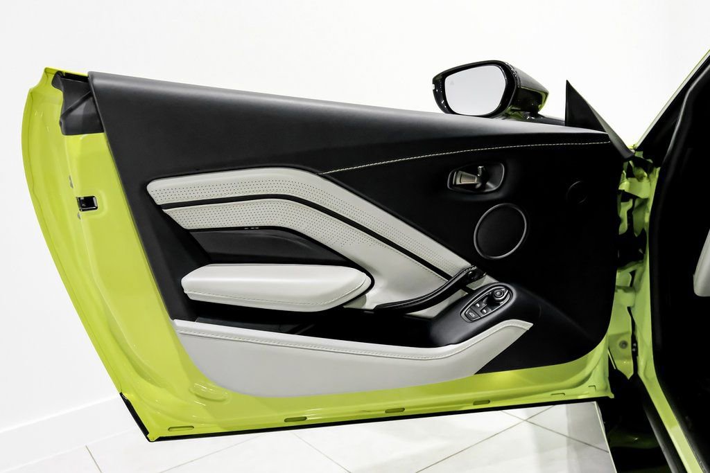 Used 2023 Aston Martin V12 Vantage image 32