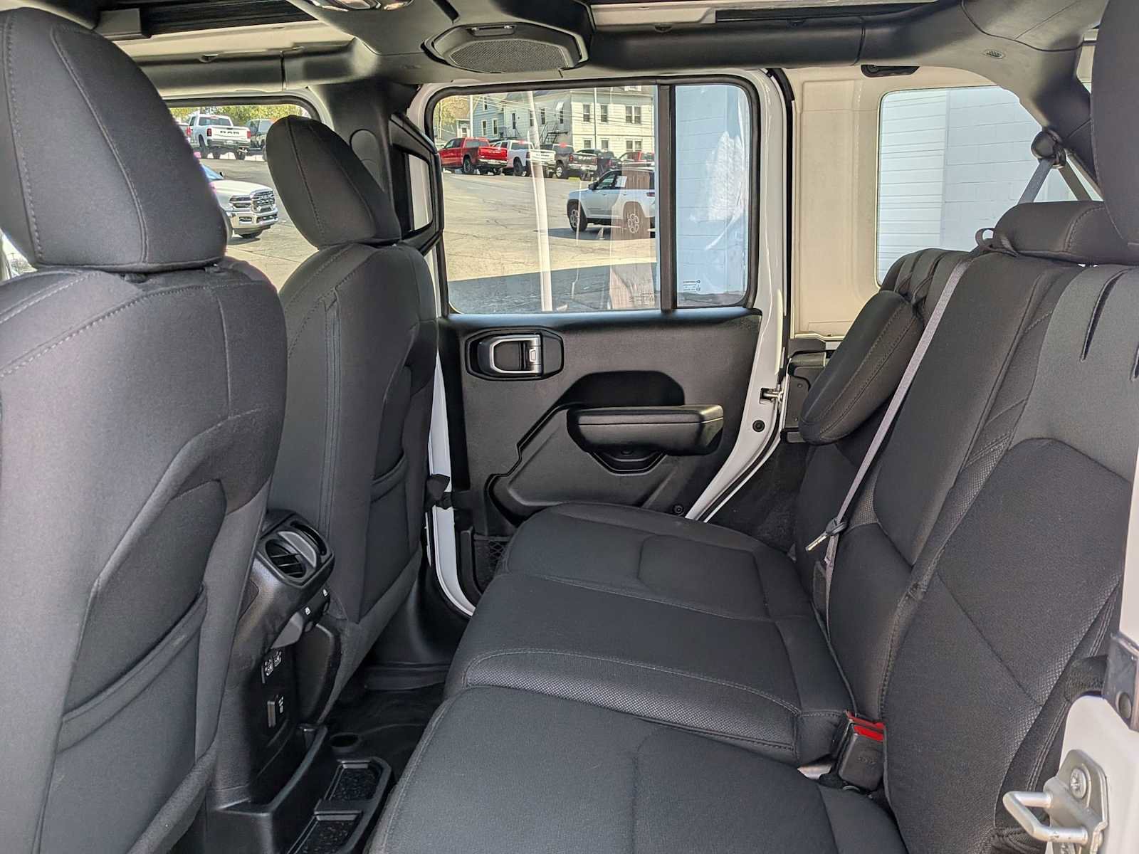 Certified 2023 Jeep Wrangler Unlimited w/ Sun & Screen Package AWD/4WD image 11