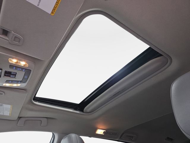 Certified 2024 Toyota Sienna XLE FWD image 27