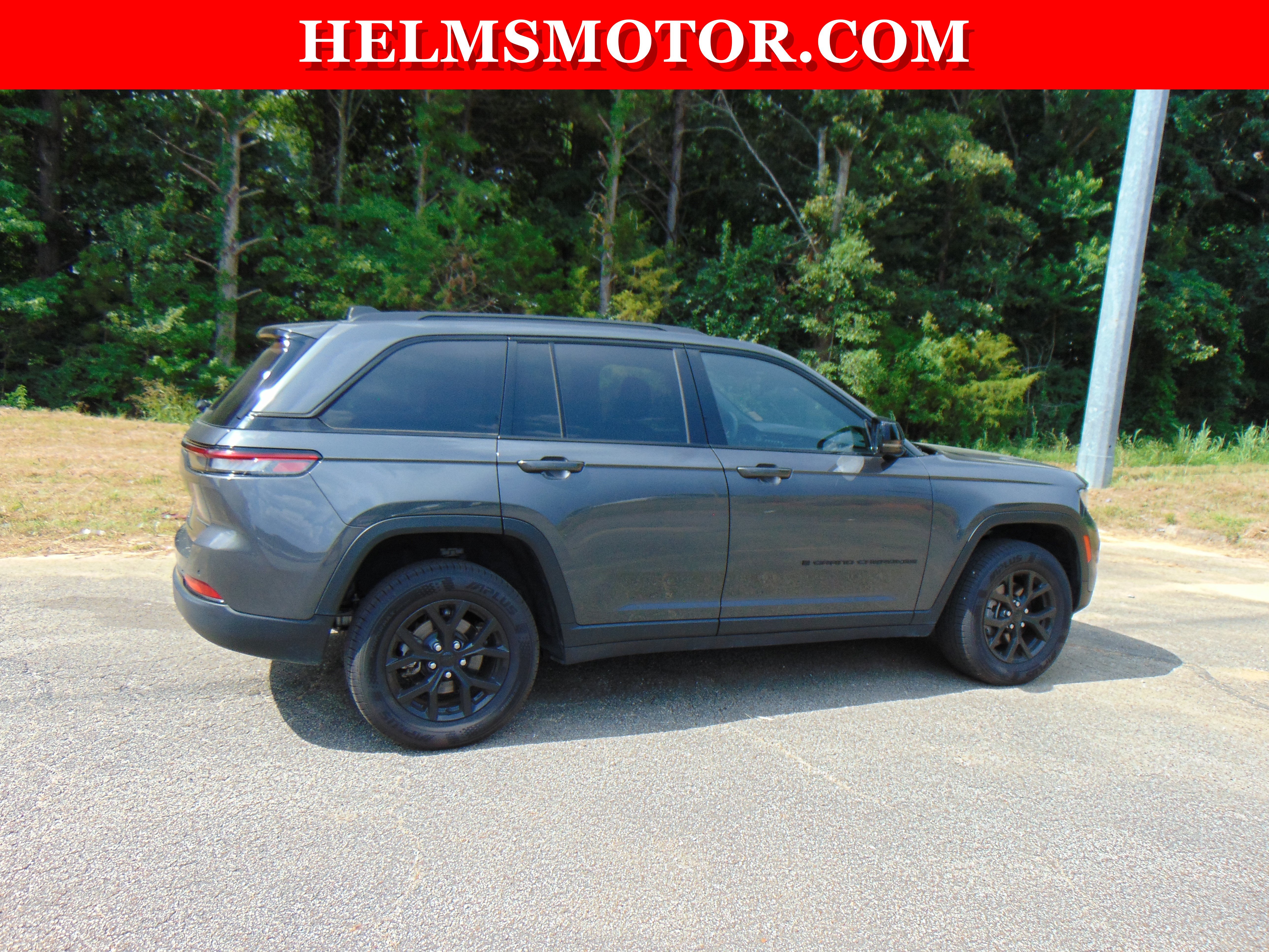 Used 2024 Jeep Grand Cherokee Altitude RWD image 14