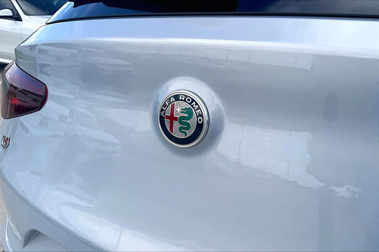 Used 2022 Alfa Romeo Stelvio Ti AWD/4WD image 29