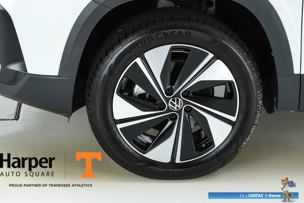 Used 2025 Volkswagen Taos SE w/ Panoramic Sunroof Package AWD/4WD image 43
