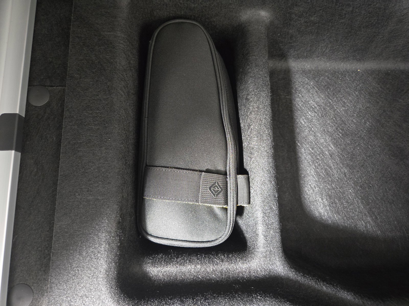 Used 2025 Rivian R1S Adventure image 34