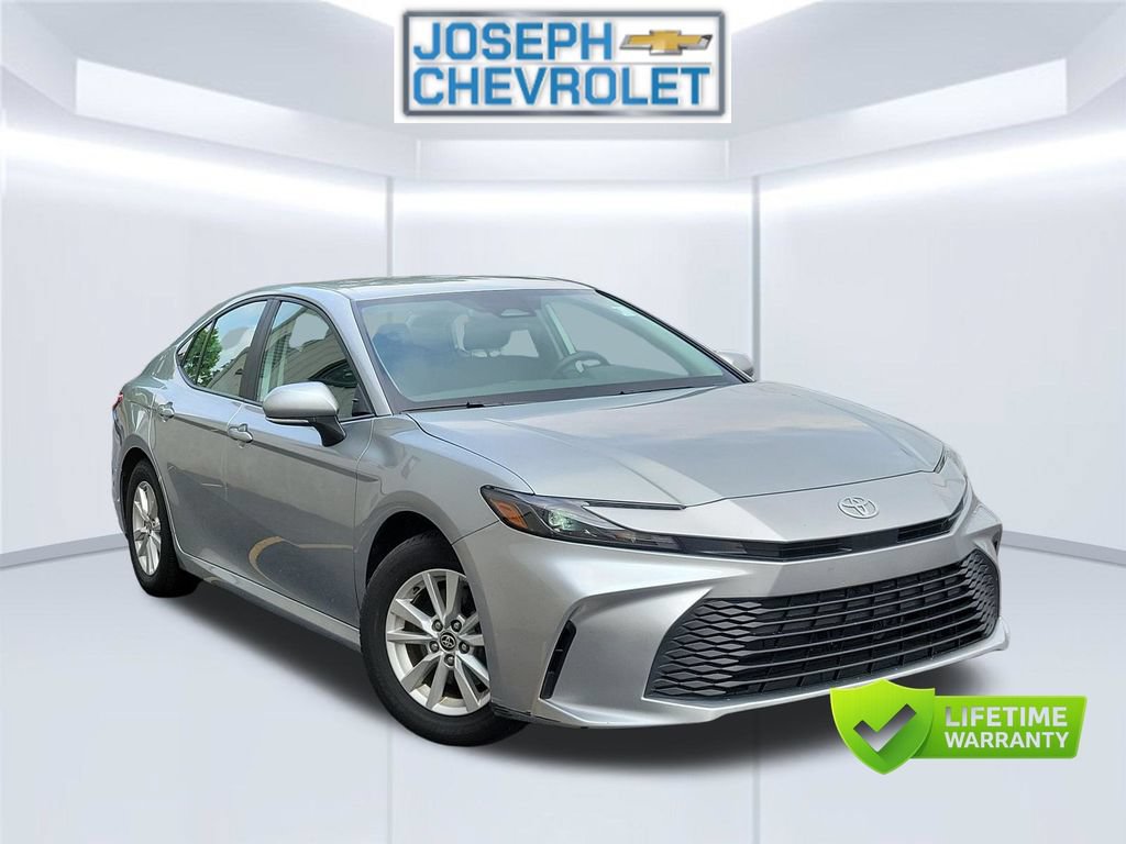 Used 2025 Toyota Camry LE FWD image 2