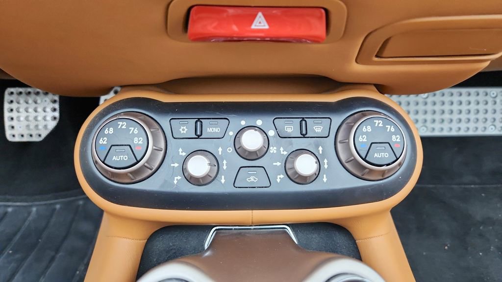 Used 2014 Ferrari California image 28