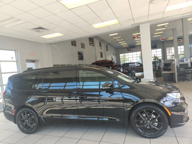 Used 2026 Chrysler Pacifica Select w/ S Appearance Package FWD image 11