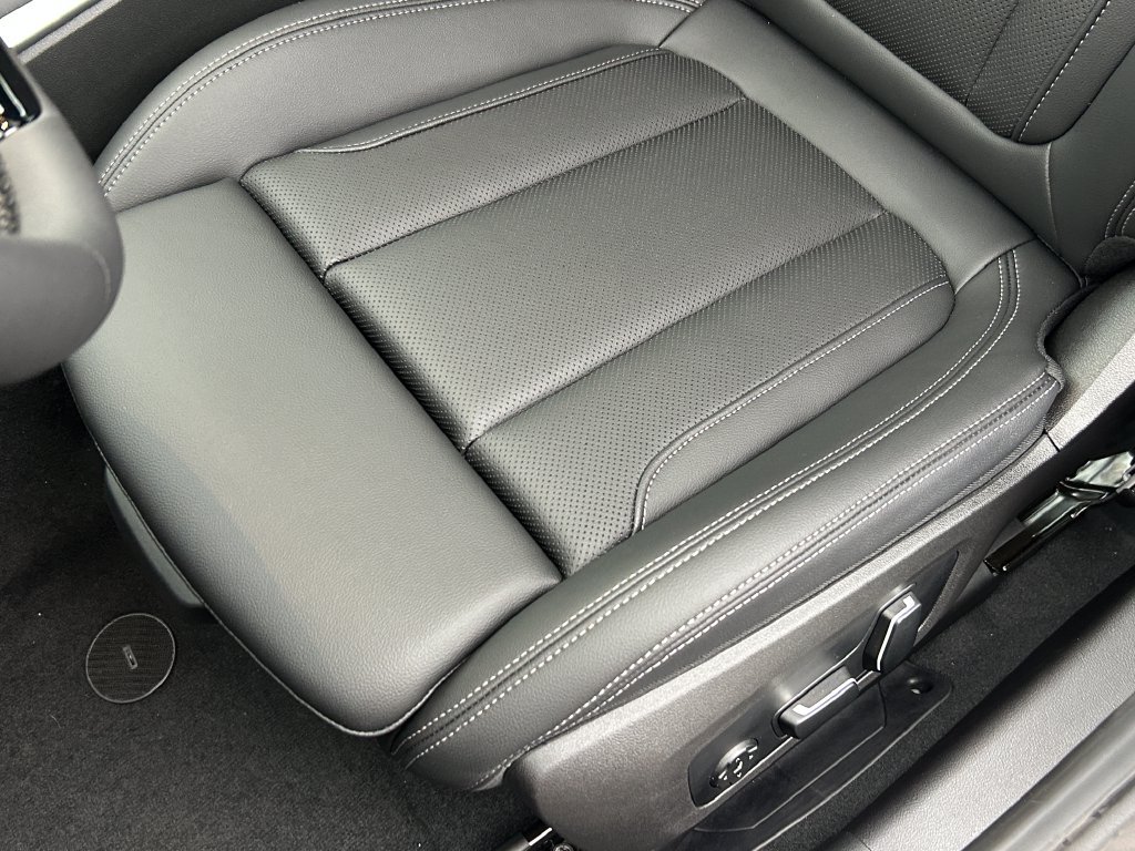 New 2026 BMW 330i Sedan RWD image 15