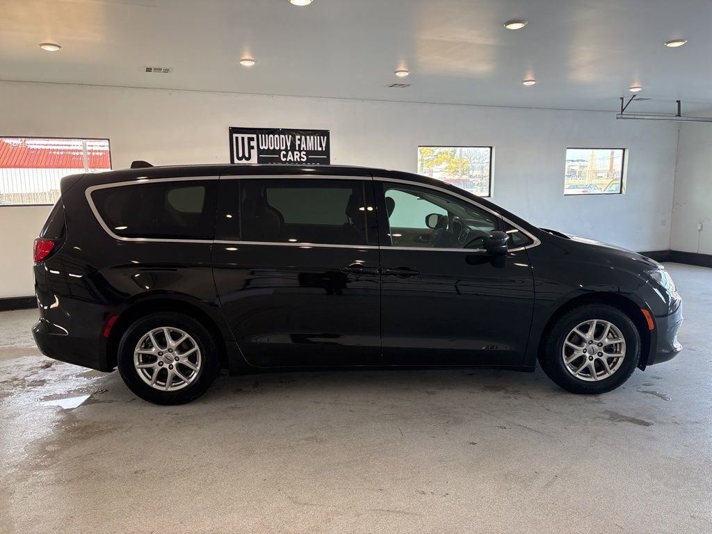 Used 2023 Chrysler Voyager LX image 26