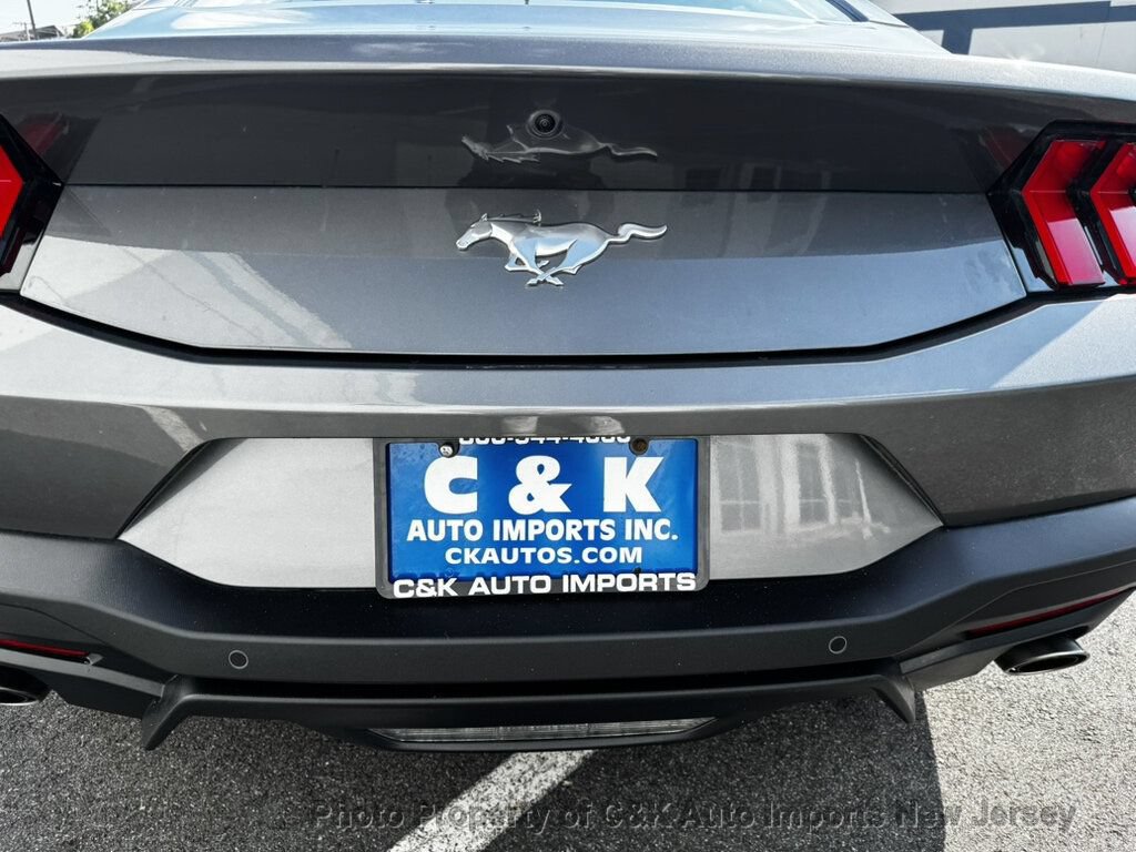 Used 2025 Ford Mustang Coupe RWD image 13