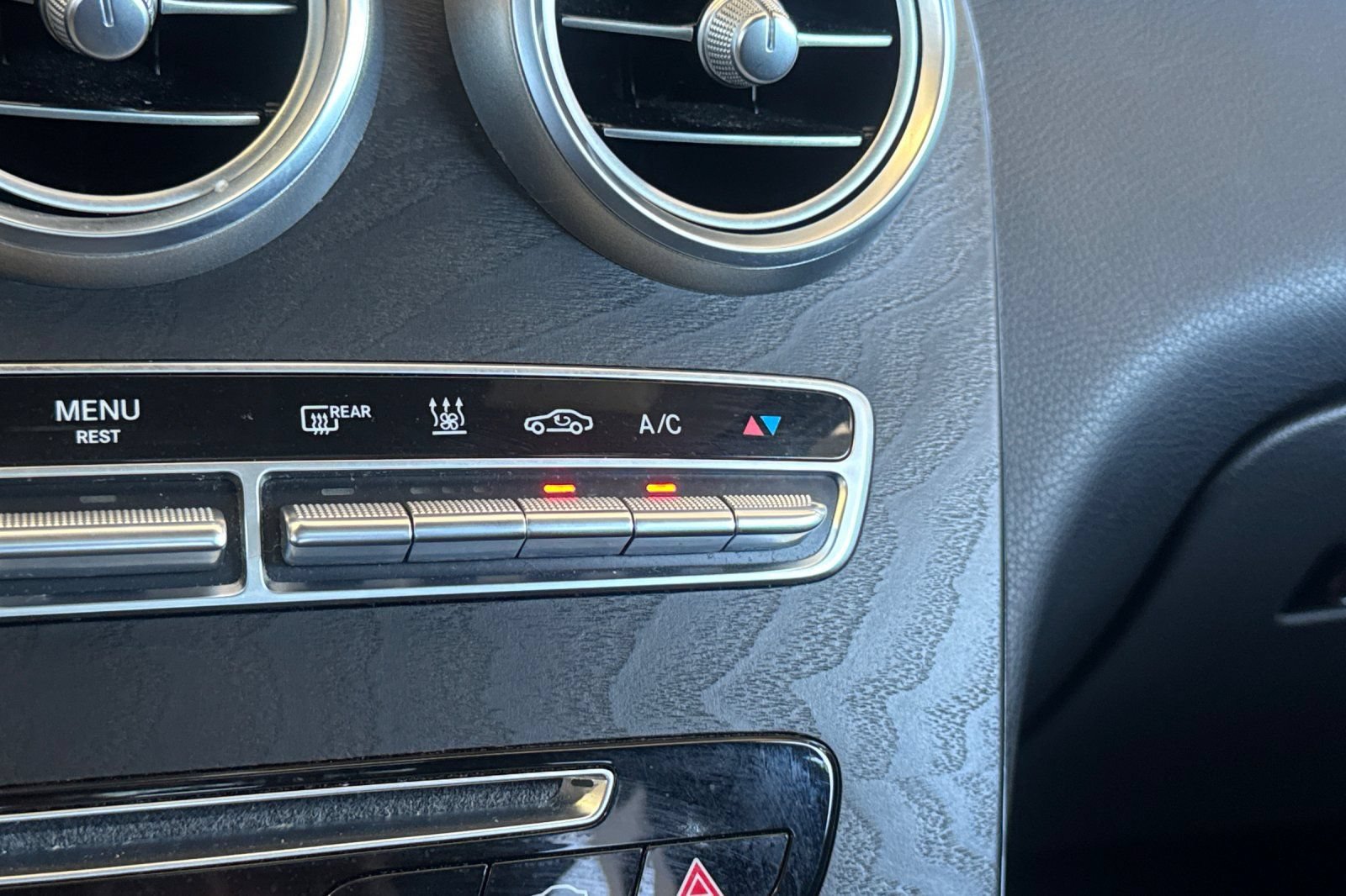 Used 2018 Mercedes-Benz GLC 350e 4MATIC image 29