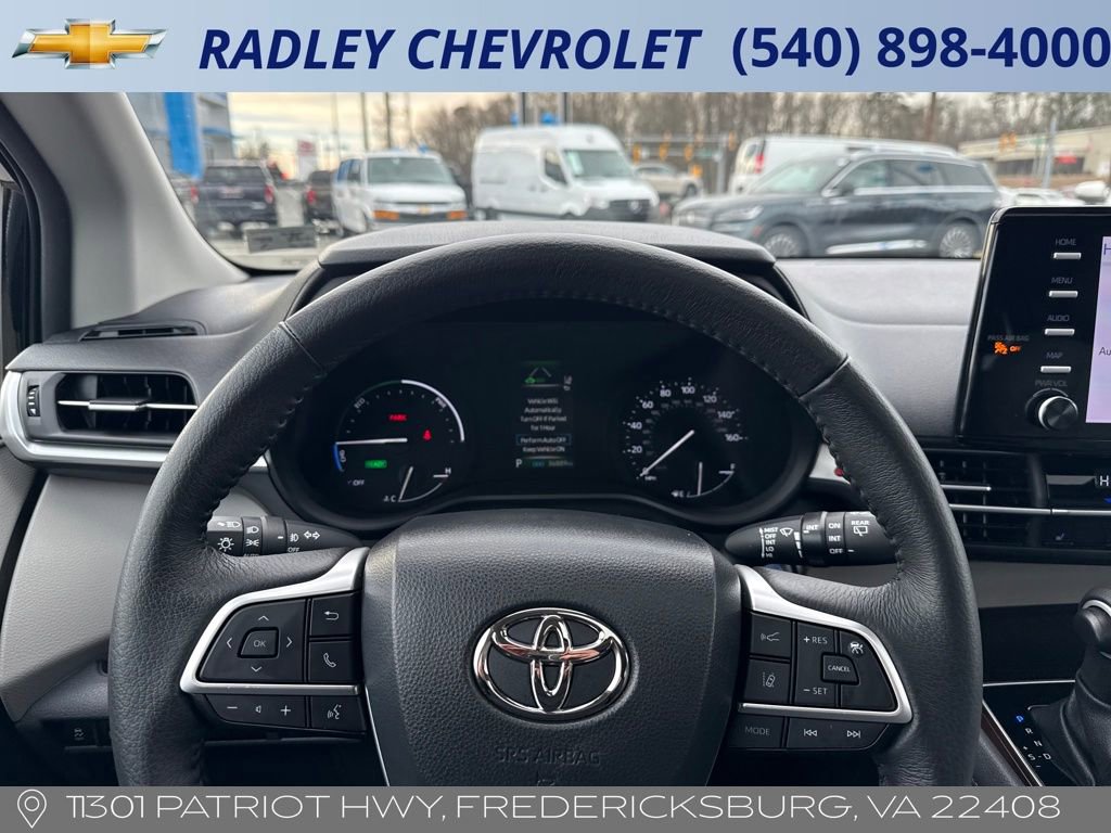 Used 2023 Toyota Sienna XLE image 7
