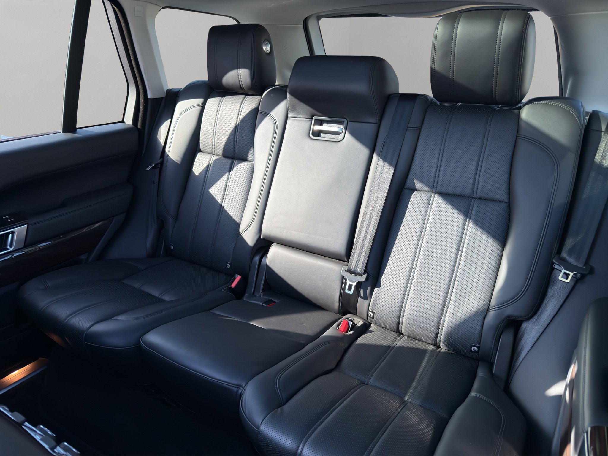 Used 2016 Land Rover Range Rover HSE image 13