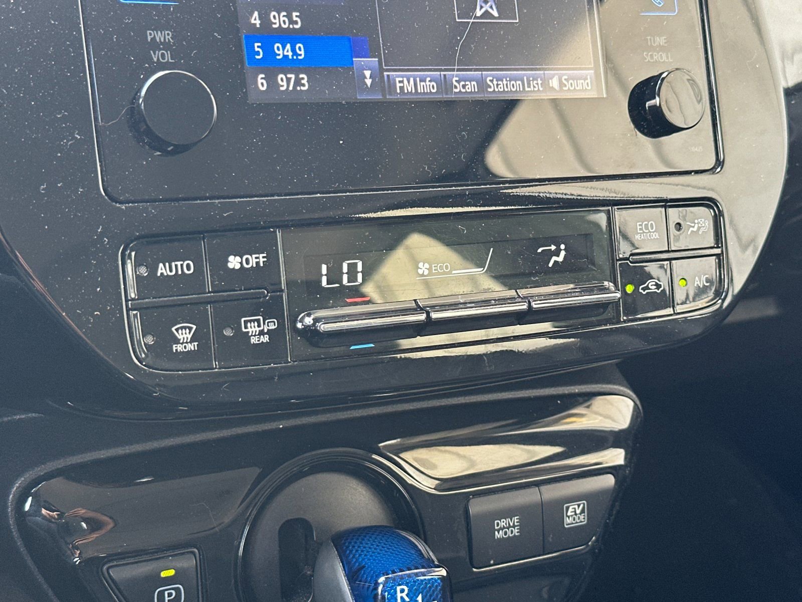 Used 2019 Toyota Prius XLE w/ Carpet Mat Package image 19