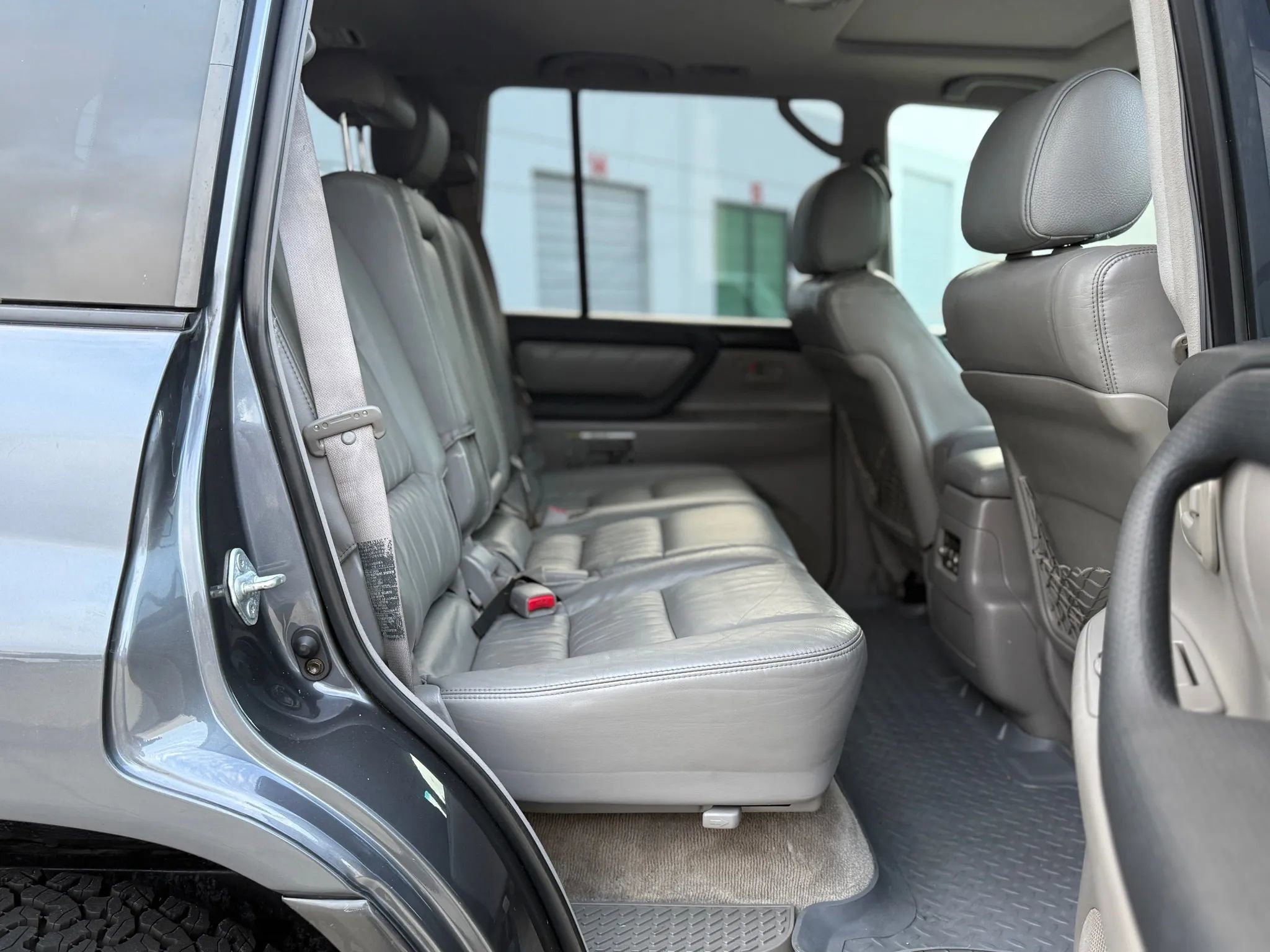 Used 2004 Toyota Land Cruiser image 30