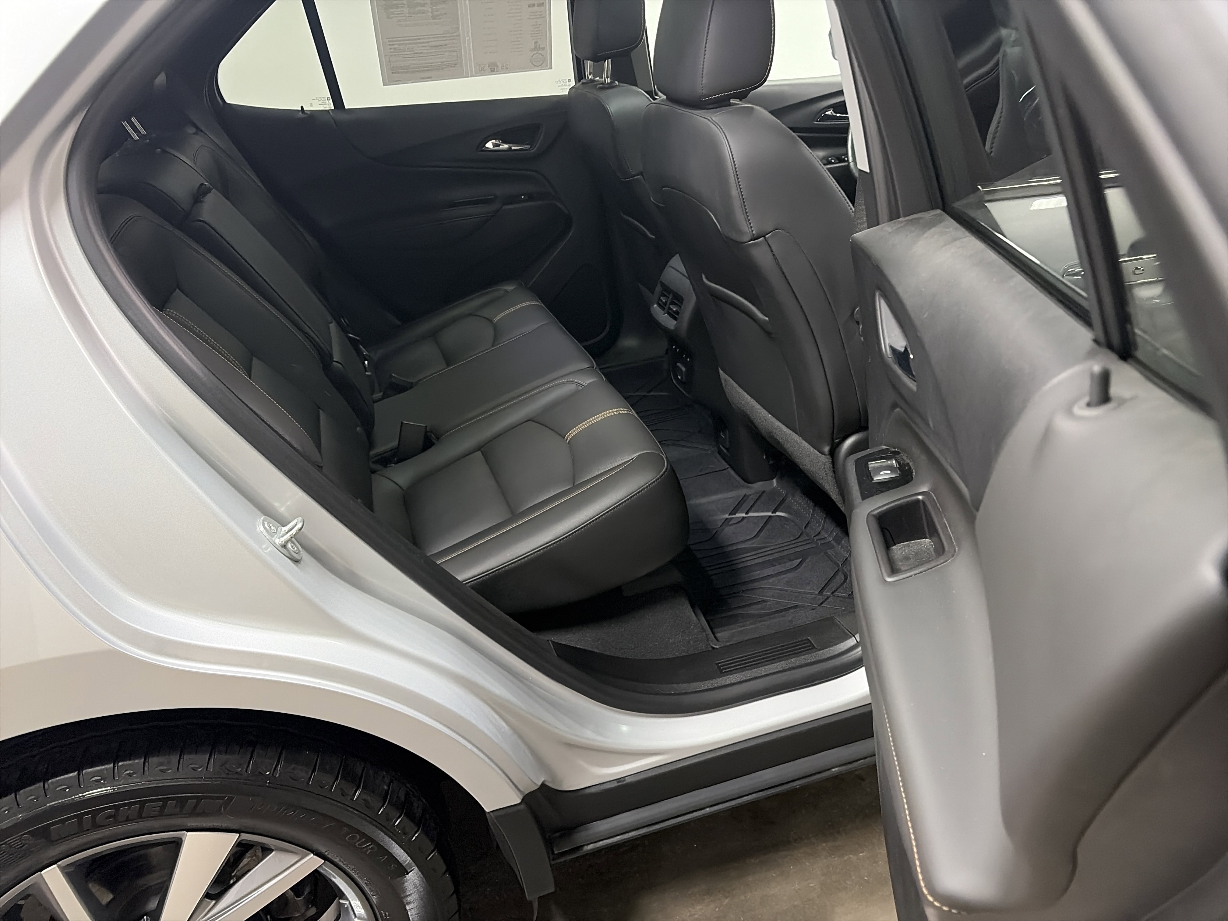 Used 2022 Chevrolet Equinox Premier AWD/4WD image 32