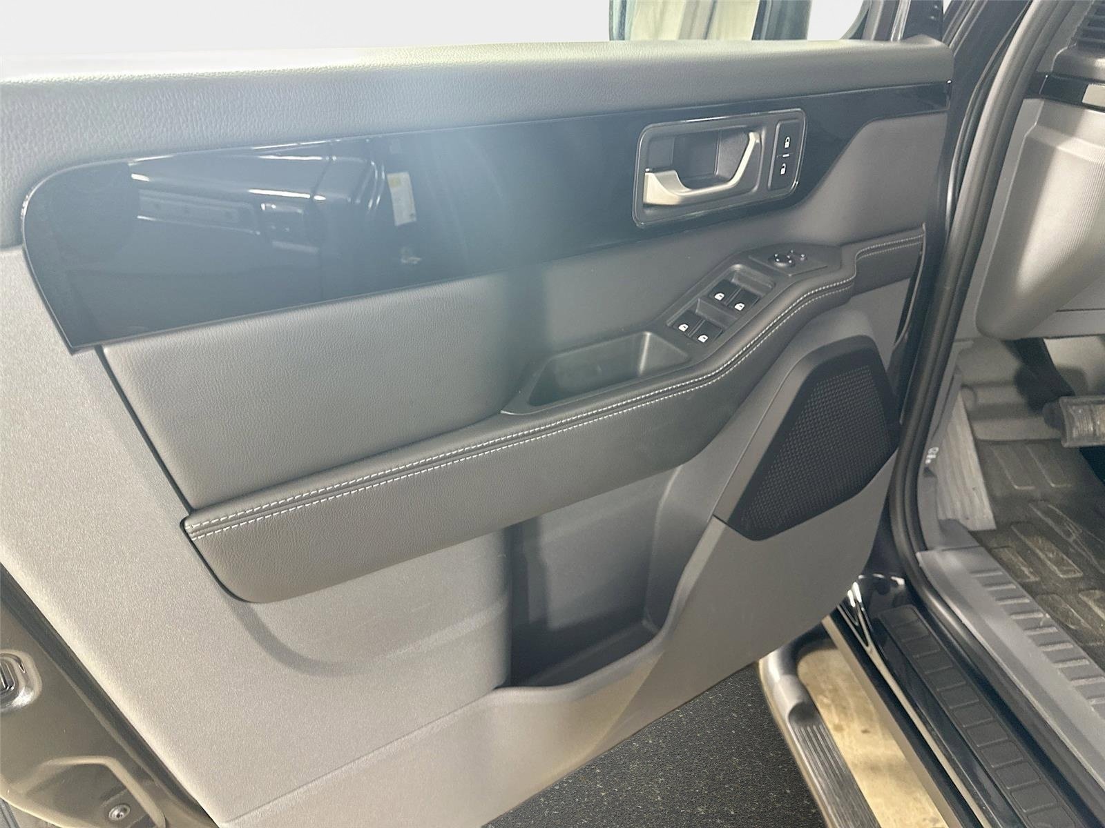 Used 2024 INEOS Grenadier Fieldmaster Edition image 17