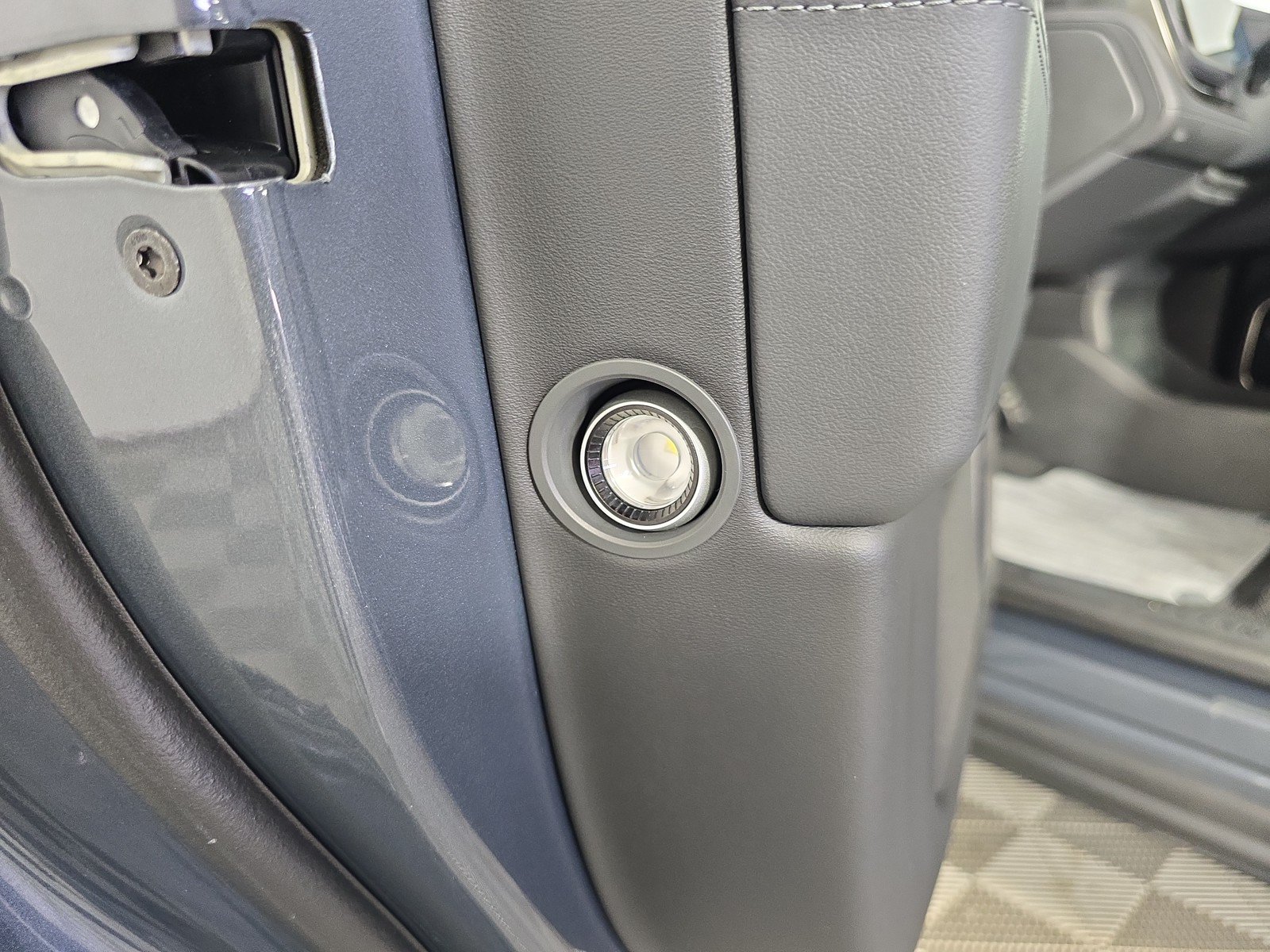 Used 2025 Rivian R1T Adventure AWD/4WD image 30