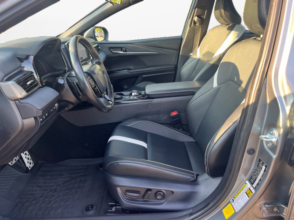 Used 2026 Toyota Camry SE FWD image 11