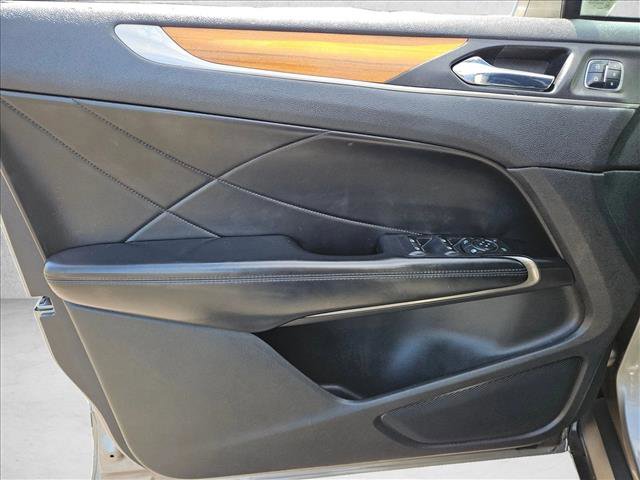 Used 2017 Lincoln MKC Select w/ Select Plus Package FWD image 10