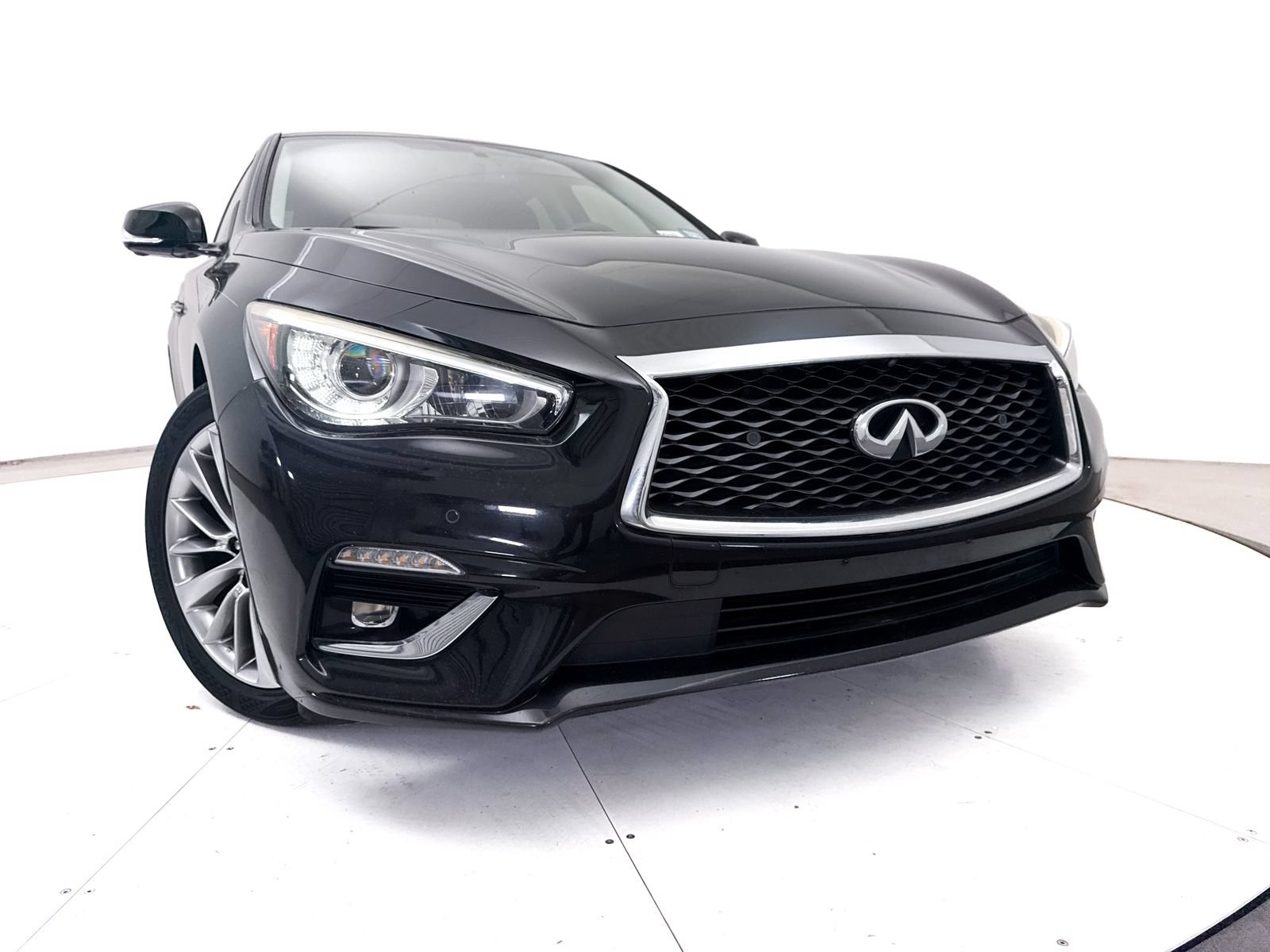 Used 2018 INFINITI Q50 Luxe w/ Essential Package (3.0T Luxe) RWD image 7