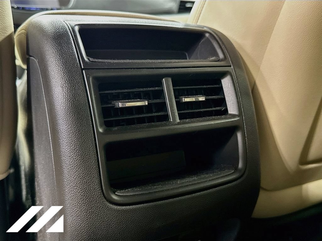 Used 2018 Cadillac XT5 AWD image 25