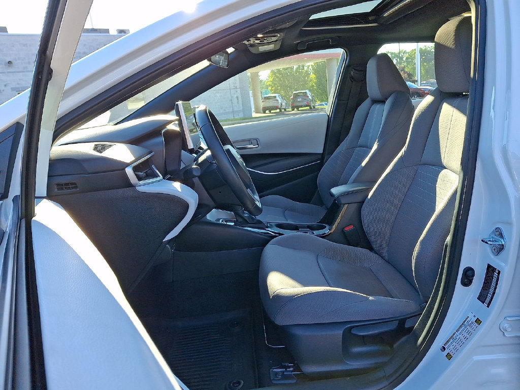 Certified 2025 Toyota Corolla SE w/ SE Premium Package FWD image 14