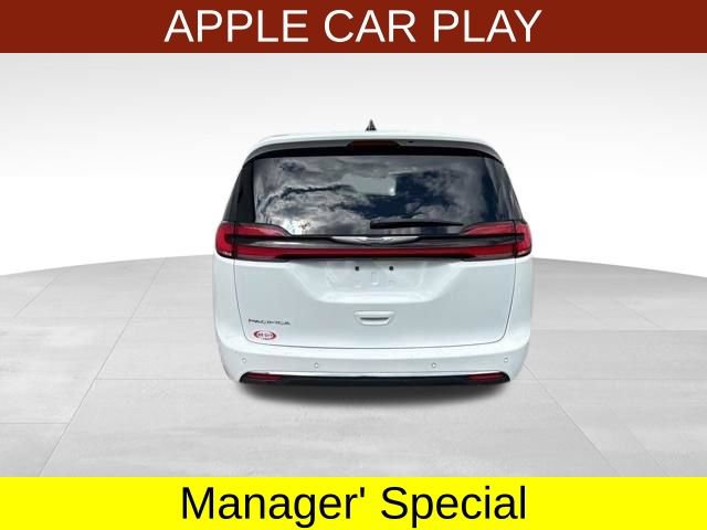 Used 2023 Chrysler Pacifica Touring FWD image 6