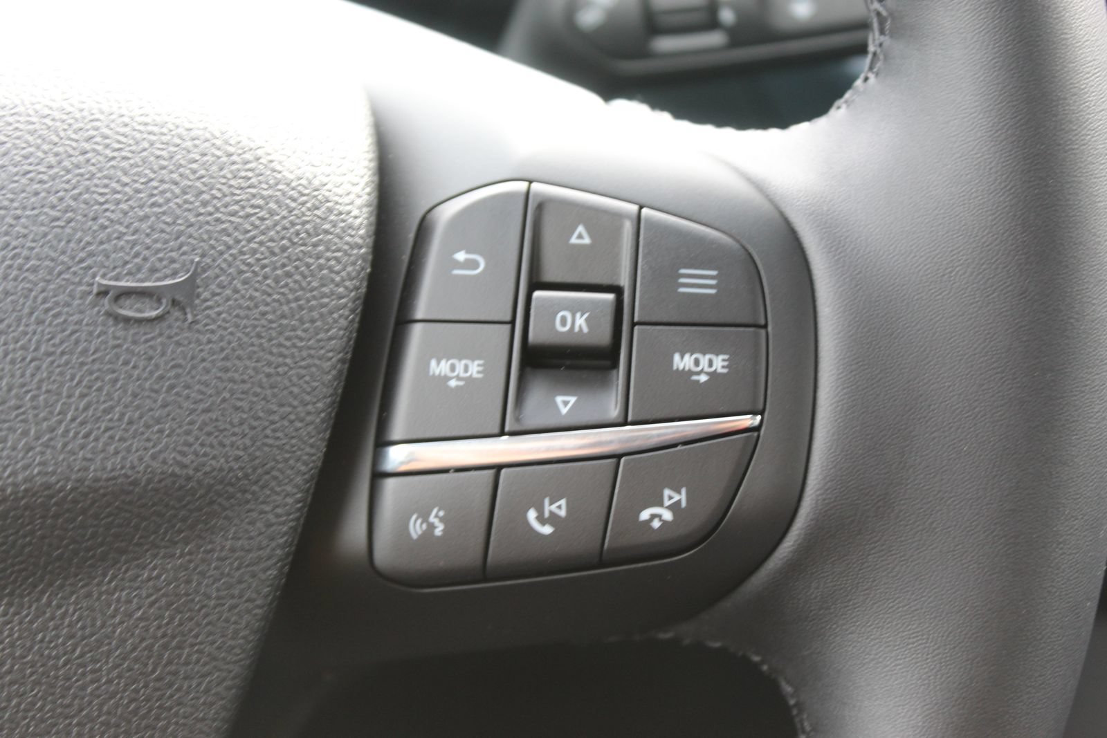 New 2025 Ford Maverick XLT w/ XLT Luxury Package FWD image 21