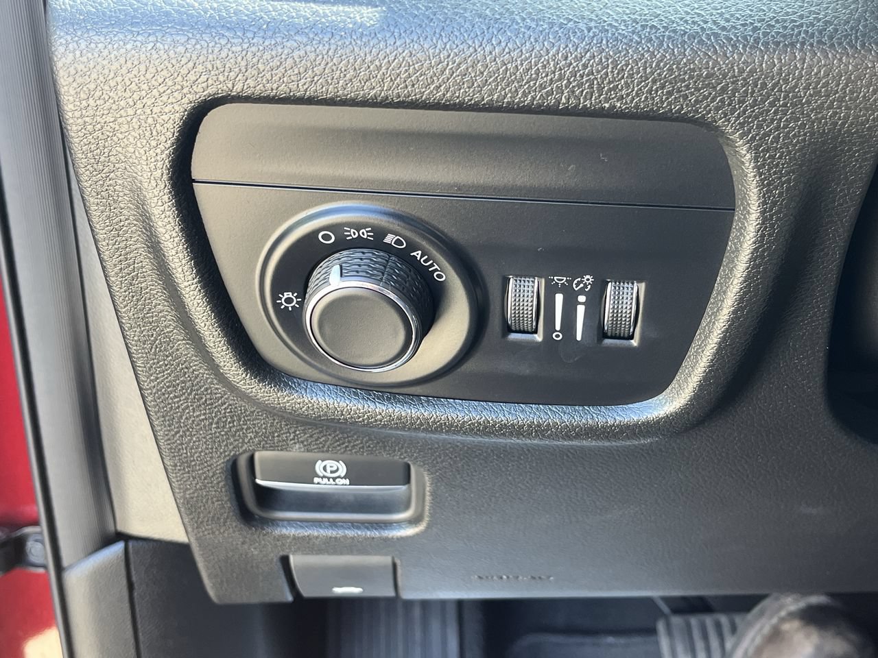 Used 2023 Jeep Grand Cherokee Altitude AWD/4WD image 16