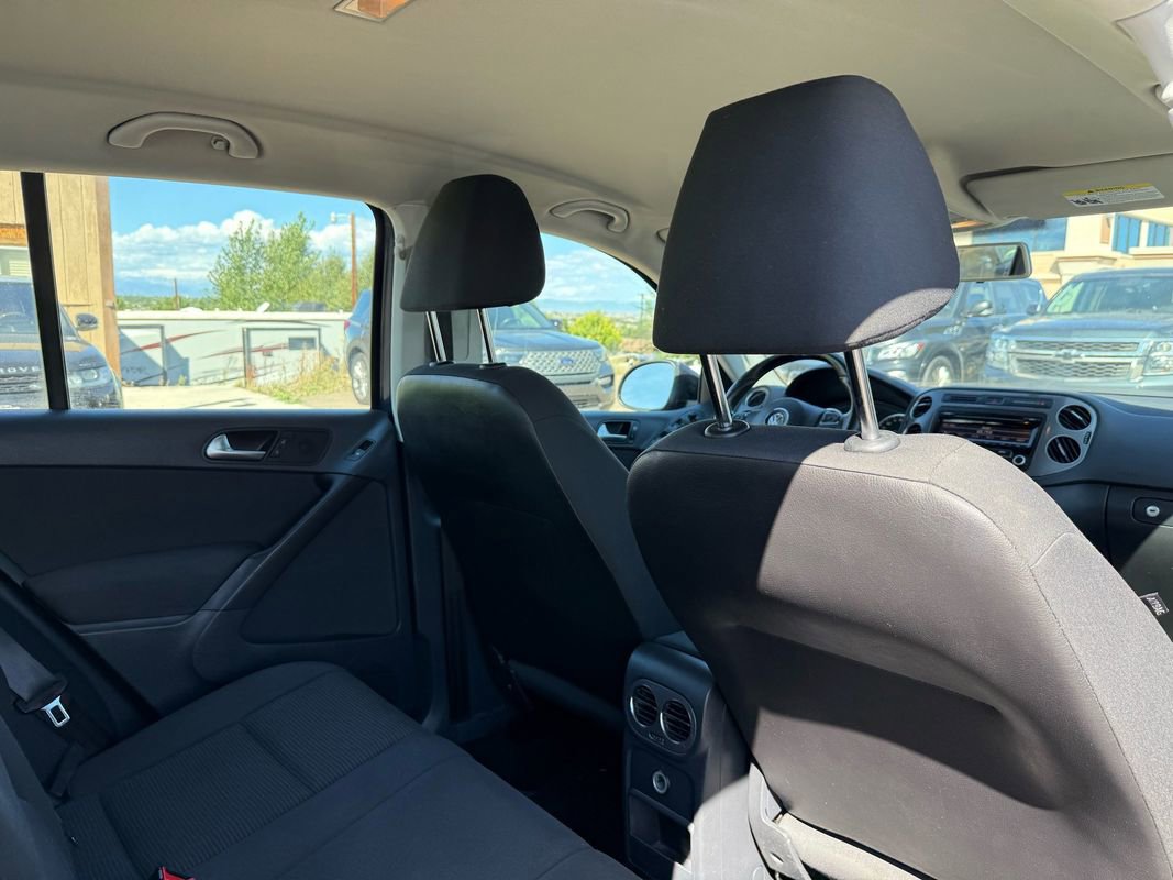 Used 2013 Volkswagen Tiguan S image 22